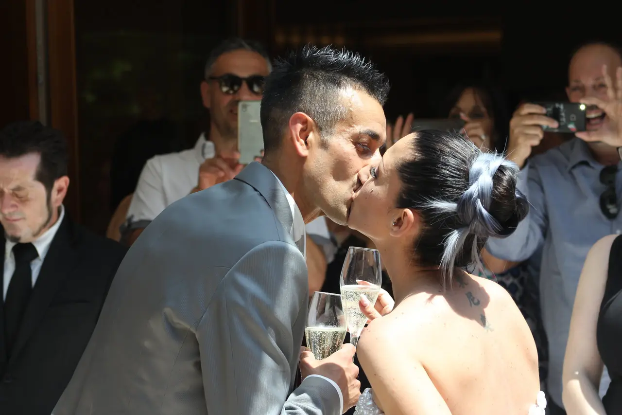Brindisi e bacio degli sposi